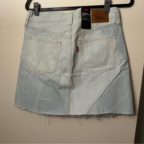 Levi’s High Rise Light Wash Deconstructed Jean Patchwork Raw Hem Skirt NWT 28 - Picture 5 of 16